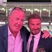 开云下载-杰里米-克拉克森现场观看迈阿密国际比赛，小贝送上生日蛋糕