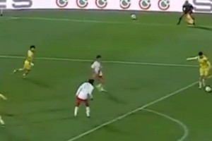 开云官网-普斯卡什奖候选？摩洛哥球员打入一记禁区弧附近的插花脚世界波